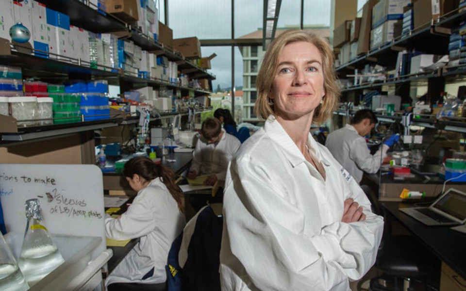 Image of Jennifer Doudna in lab