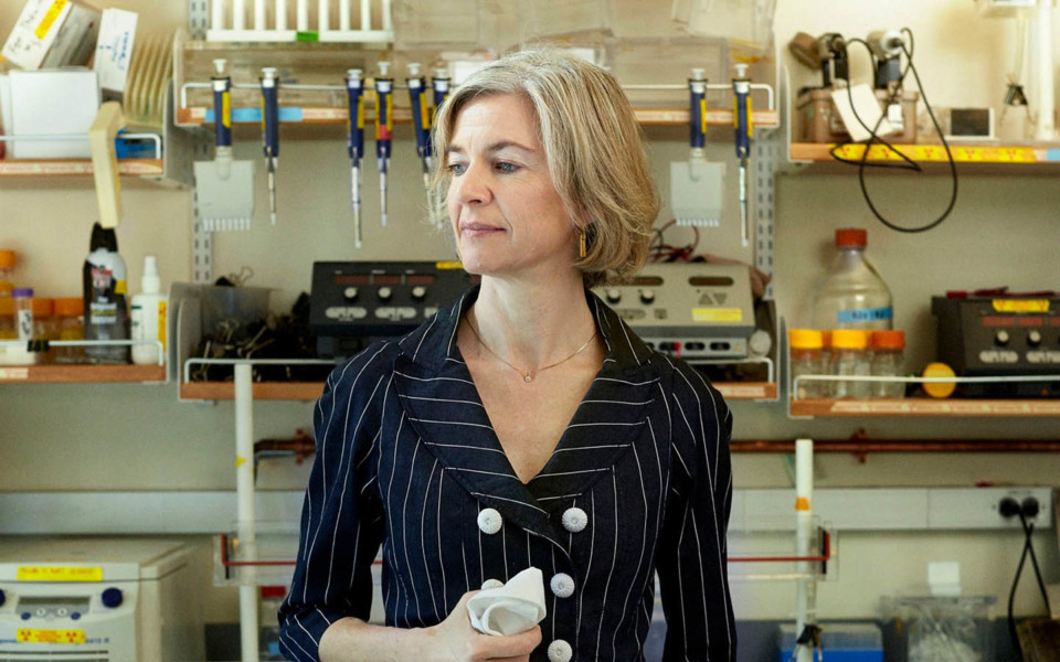 Image of Jennifer Doudna in lab